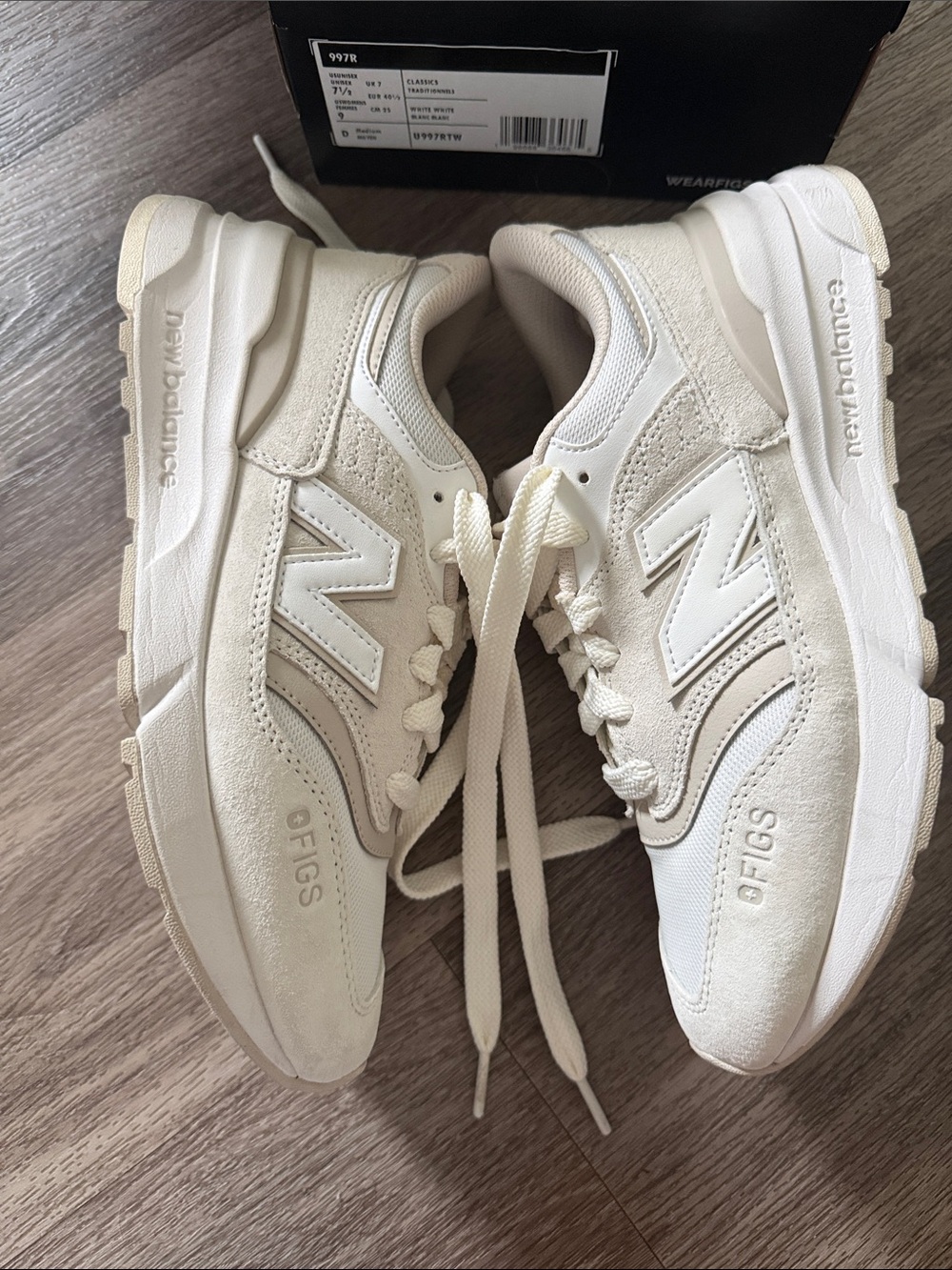 New Balance Women's Sneakers in Off-White / Cream